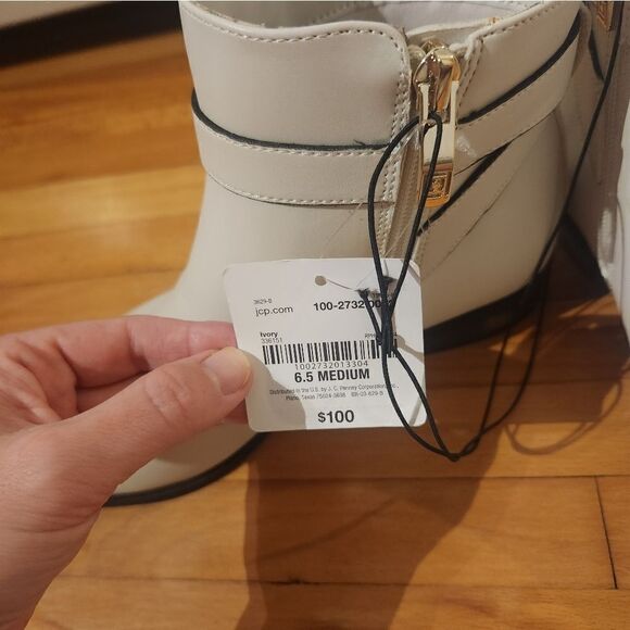 NWOB Liz Claiborne Ringwood Ankle Booties Boots Synthetic Size 6.5 White Memory - Picture 6 of 7